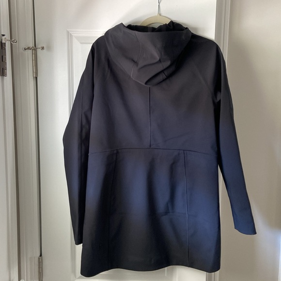 Lululemon womens black raincoat size 8 - Picture 2 of 4